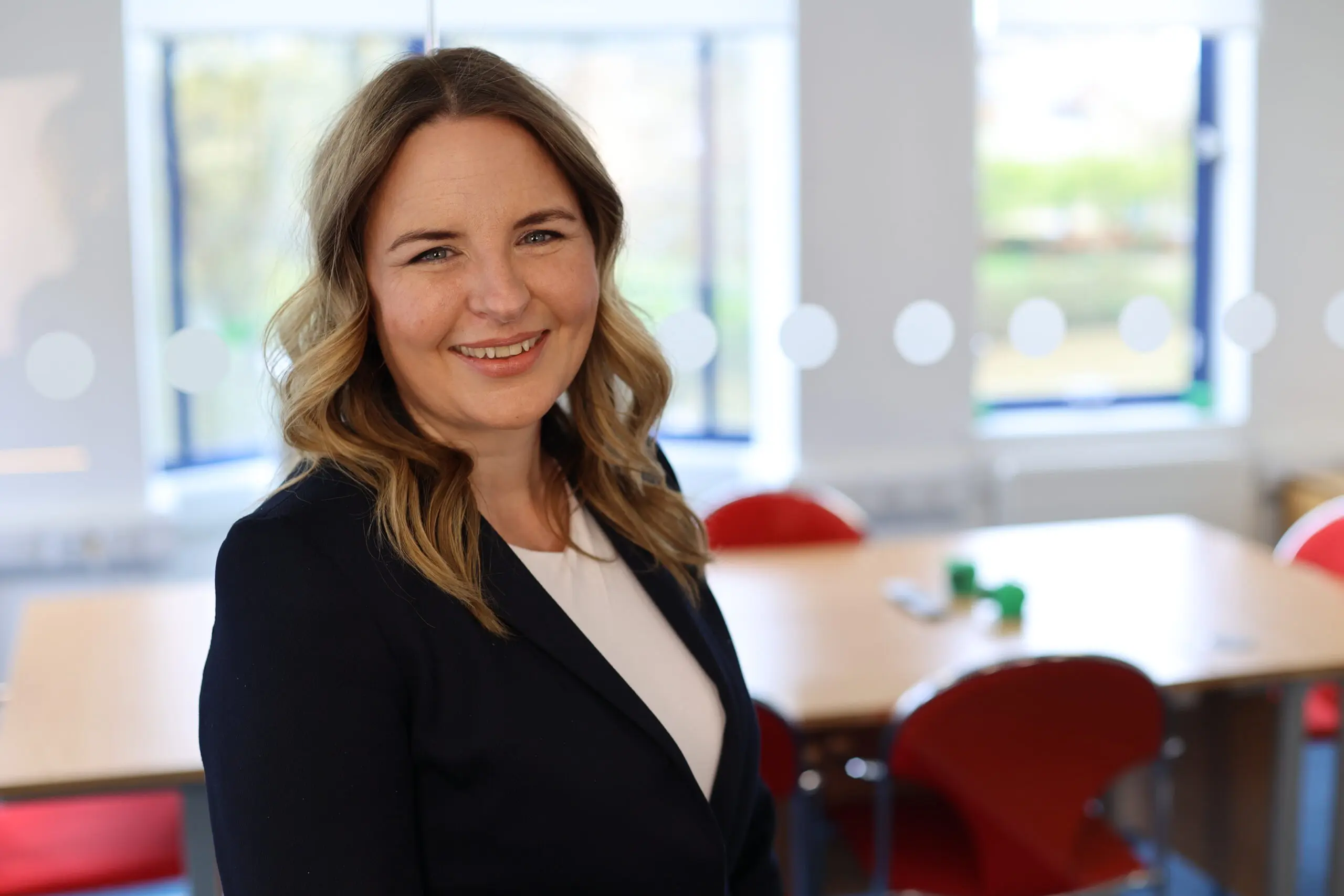 YW4A4840 Jess smart office